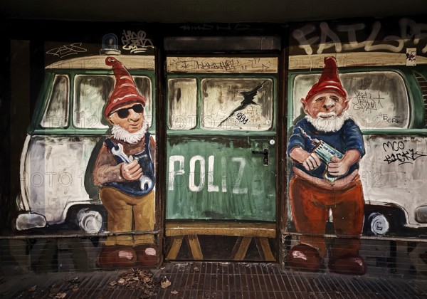 Kiefernstraße, residential street of the left-wing alternative scene with street art on house facades, Düsseldorf, North Rhine-Westphalia, Germany