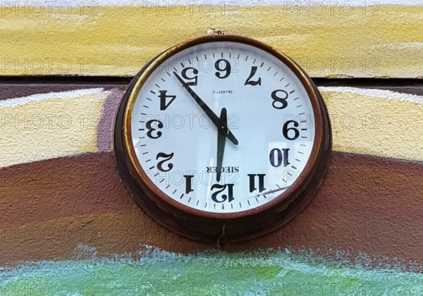 Kiefernstraße, residential street of the left-wing alternative scene with clock hung upside down, Düsseldorf, North Rhine-Westphalia, Germany