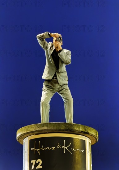 Pillar Saint sculpture with the title Bildermacher on a lift barrel column by Christoph Pöggeler, Düsseldorf, North Rhine-Westphalia, Germany