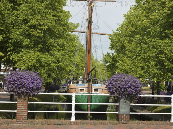 Replica of a coastal cargo ship, Margaretha von Papenburg, main canal, at anchor, historic museum ship, Papenburg, Emsland, Lower Saxony, Germany