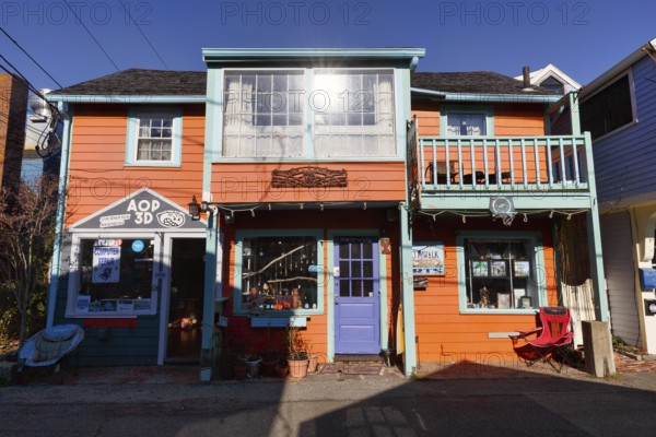 Colourful façade, popular tourist destination, quaint shops and art galleries, Bearskin Neck Historic District, Rockport, Cape Ann, Massachusetts, New England, USA