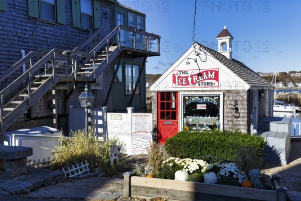 Ice cream shop, ice cream store, weathered wood shingles, traditional architecture, Bearskin Neck Historic District, Rockport, Cape Ann, Massachussets, New England, USA