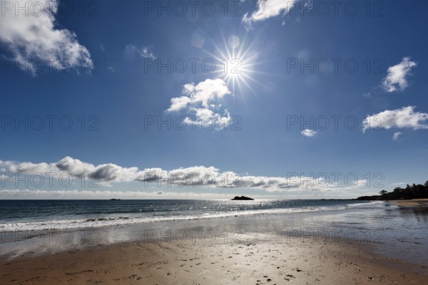 Empty sandy beach, Cumulus, Autumn sunshine, Singing Beach, Manchester-by-the-Sea, Cape Ann, Massachusetts, New England, USA
