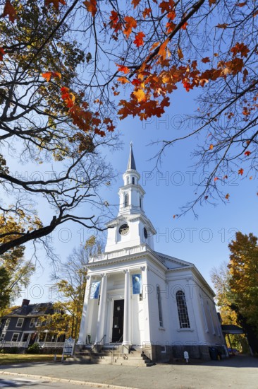 Historic First Parish Church, classic New England architecture, American Revolution, American Revolutionary War, scene, fall leaves, Indian Summer, Lexington Battle Green, Lexington, Massachussets, USA