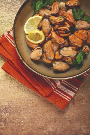 Mussels no shell, boiled, mussels, peeled, in a bowl, with lemon and parsley, Chilean mussels, top view, no people