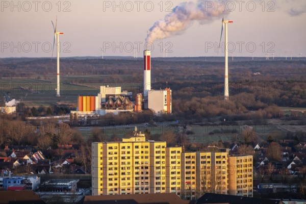 Müll-Heiz-power plant Bremerhaven, waste incineration plant that generates electricity and district heating, the Bremerhaven waste management company, high-rise residential buildings, residential areas