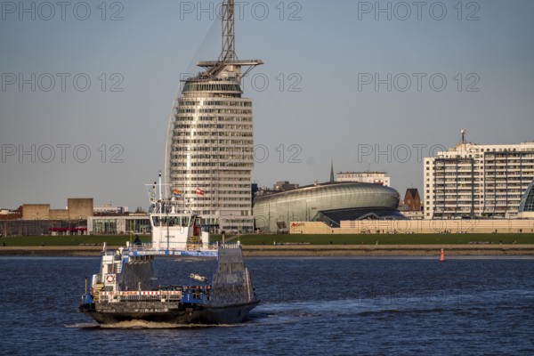 Weser ferry, ferry Nordenham, in the mouth of the Weser, connects Bremerhaven with Nordenham in Lower Saxony, ferry port in the Blexen district, in the background Havenwelten Bremerhaven, Germany