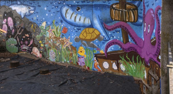 Painting with many animals on a kindergarten wall, Heroldsberg, Middle Franconia, Bavaria, Germany