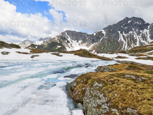 Half-frozen mountain lake, hiking, snow, Essersee, Stierkarkopf, Wildkarhöhe and Rothorn, Radstädter Tauern, Riedingtal nature park Park, Zederhaus, Lungau, Salzburg