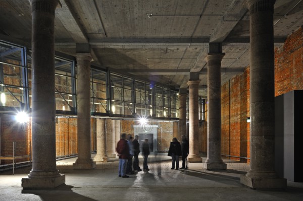 Small column hall, with group of visitors, the unfinished NS Congress Hall, 1943, deliberately broken through by the integrated new documentation center building, Bayernstraße 110, Nuremberg, Middle Franconia, Bavaria, Germany