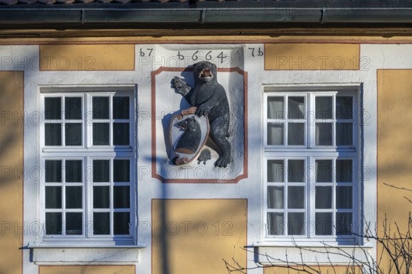Bear with shield, the coat of arms of the Lords of Egloffstein, from 1664, at the former district building, built 1771, Egilolfstraße 82, Egloffstein, Upper Franconia, Bavaria, Germany