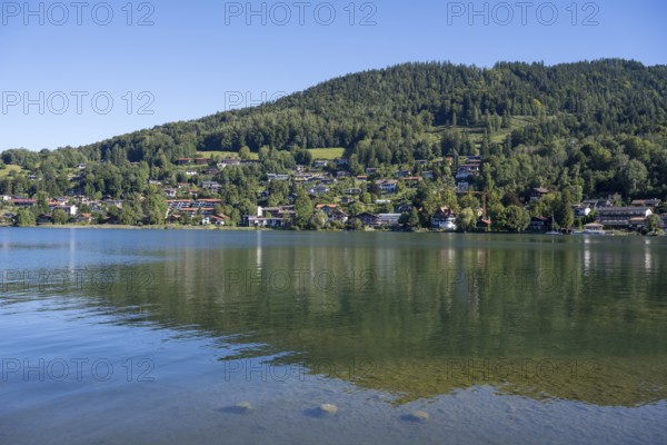 View from Strandbad Rottach-Egern to Tegernsee, reflection in the lake, Upper Bavaria, Bavaria, Germany