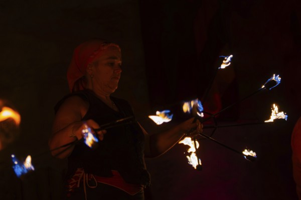 Fakelkranz is moved by woman, Feuer, Raunacht, Winter, Waldburg Castle, Allgäu, Baden-Württemberg, Germany