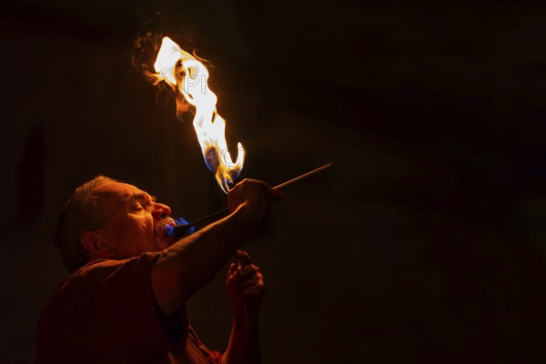 Fire Breather, Raunacht, Winter, Waldburg Castle, Waldburg, Allgäu, Baden-Württemberg, Germany
