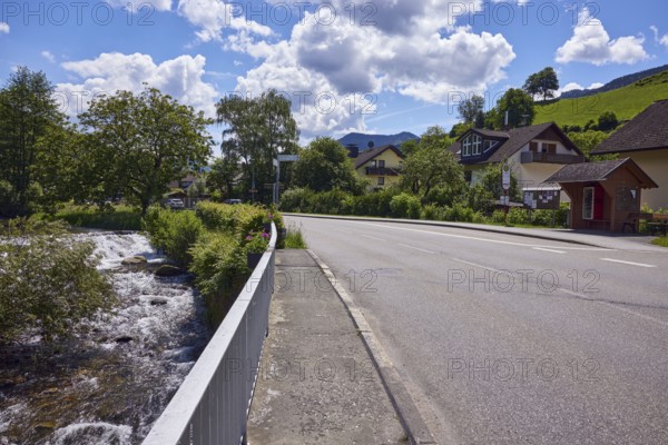 Wilde Gutach river, car bridge and footbridge, metal railing, road, sidewalk, general development, hill, hilly landscape, trees, meadow, back light, blue sky, cumulus clouds, Untertalstraße, Simonswald, Black Forest, Emmendingen district, Baden-Württemberg, Germany