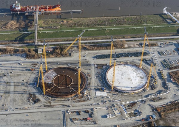 Europe, Germany, Lower Saxony, Stade, LNG, LNG terminal, ports, port, ships, water, ship, shipping, river, traffic, shipping, traffic route, transport, means of transport, North Sea, Elbe, aerial view, aerial photos, aerial view, from, above, overview, logistics, special ship, liquid gas, tank, construction site, new building