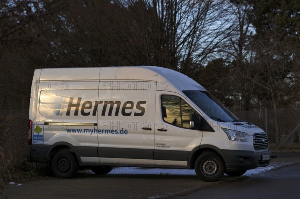 Hermes delivery vehicle, lettering, logo, delivery, parking, parking lot, Stuttgart, Baden-Württemberg, Germany