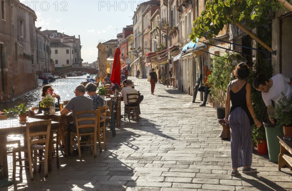 Restaurants on the Fondamenta Misericordia, on the Rio dell Misericordia, Venice, Veneto, Italy