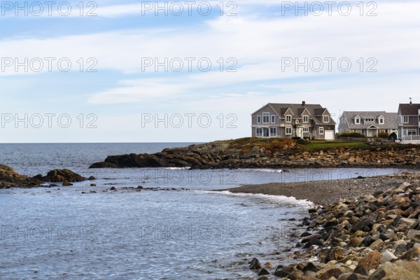 Idyllic coastal scene, rocky coastline and distinctive houses, New England style architecture, Perkins Cove, Ogunquit, Maine, New England, USA