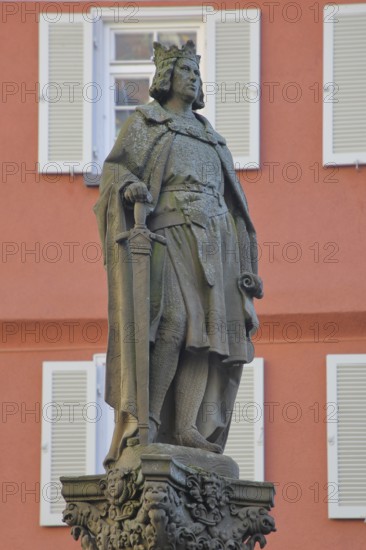 Stone sculpture of the Staufer Emperor Frederick II fountain built in 1561, Holy Roman Empire, King with sword, Kaiser-Friedrich-Brunnen, Kirchbrunnen, Reutlingen, Swabian Jura, Baden-Württemberg, Germany