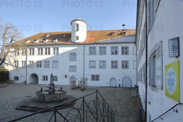 Castle built 14th century courtyard, museum of everyday culture, fountain, Waldenbuch, Baden-Württemberg, Germany