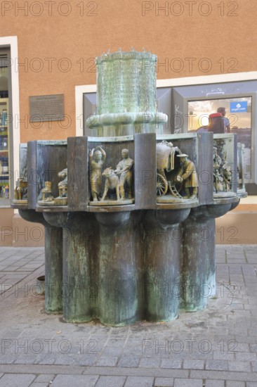 Guild fountain by Bonifatius Stirnberg 1983, sculptures on the history of the city with historic craftsmen occupations, modern art, bronze sculptures, Reutlingen, Swabian Jura, Baden-Württemberg, Germany