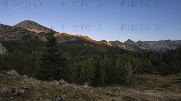 View over the Gotzenalm alpine pasture to the Kahlersberg, Teufelshörner and Hochkönig mountains at sunset, Berchtesgaden National Park, Bavaria, Germany