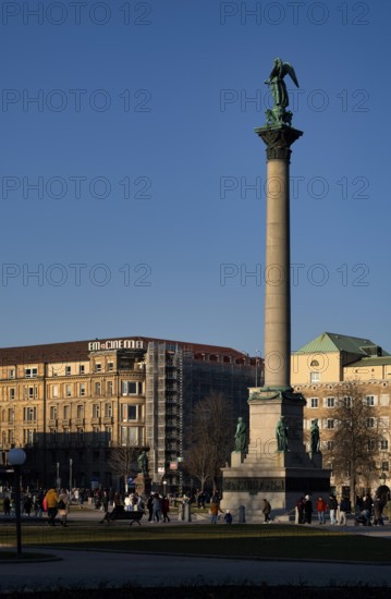 People, passers-by, anniversary column, Concordia, Schlossplatz, Stuttgart, Baden-Württemberg, Germany