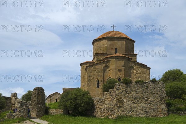 Historic church ruin with stone tower against a blue sky, Javari Monastery, Jvari Monastery, Dzhwari Church, Cross Monastery, UNESCO World Heritage Site, Mtskheta, Mtskheta, Mtskheta, Mtskheta-Mtianeti Region, Georgia