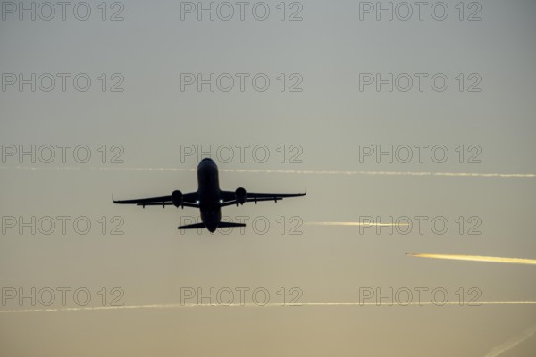 Aviators taking off, Hauptbahn Süd, 05R/23L, from Düsseldorf airport, contrails from aircraft at higher altitudes, North Rhine-Westphalia, Germany