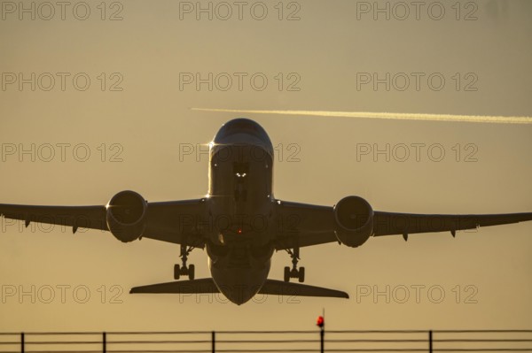 Runway lighting, approach aids, at Düsseldorf International Airport, sunset, aircraft taking off, Hauptbahn Süd, 05R/23L, Qatar Boeing 787 Dreamliner, North Rhine-Westphalia, Germany