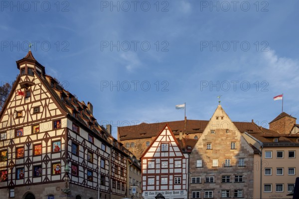Historic Pilate House with Advent calendar, historical residential buildings on the right and the Kaiserburg in the evening sun, Beim Tiergärtnertor, Nuremberg, Middle Franconia, Bavaria, Germany