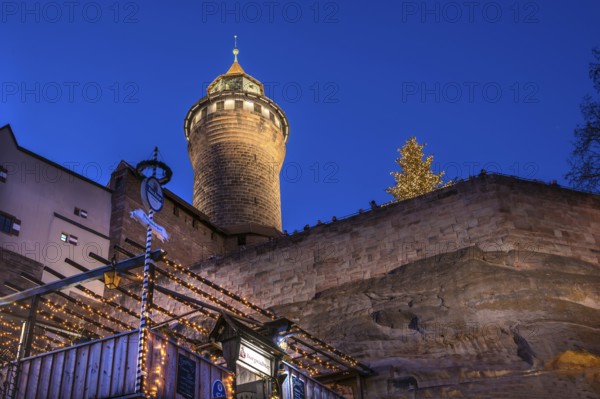 Illuminated Sinwell Tower, built in the 13th century, blue evening sky, Kaiserburg, Nuremberg, Middle Franconia, Bavaria, Germany