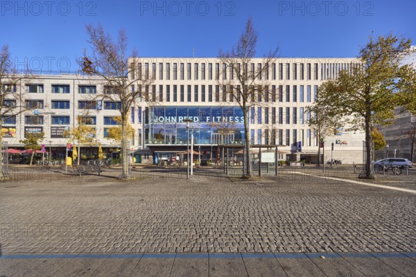 Gym, John Reed Fitness, general architecture, commercial buildings, modern architecture, bare winter trees, paving stone walkway, blue sky, cloudless, Wall street, Kiel, state capital, district-free city, Schleswig-Holstein, Germany