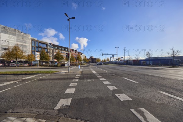 General architecture, building, renovation, construction site, lantern, pedestrian crossing, cycle path, road marking cycle path, central island, blue sky, cumulus clouds, intersection of Eggerstedtstraße with wall, Kiel, state capital, district-free city, Schleswig-Holstein, Germany