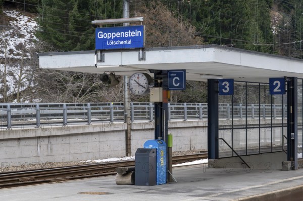 Bahnsteig Goppenstein railway station, Valais, Switzerland