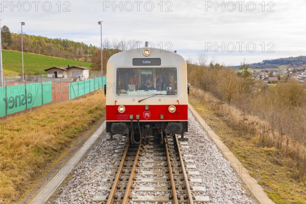Front view of a train on the rails with landscape in the background, inscription 'Calw', historical event, first test run with a passenger train on the Hermann tracks, Hesse Railway since 1988, Calw district, Germany