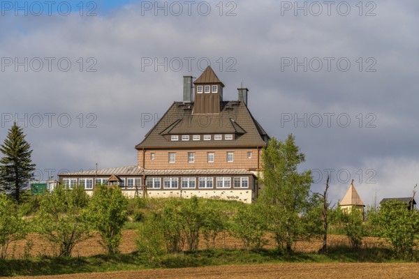 Restaurant und Bergbaude Schwartenberghaus, Schwartenberg, ridge trail through the Ore Mountains, Ore Mountains Vogtland nature park Park, Seiffen, Ore Mountains, Saxony, Germany