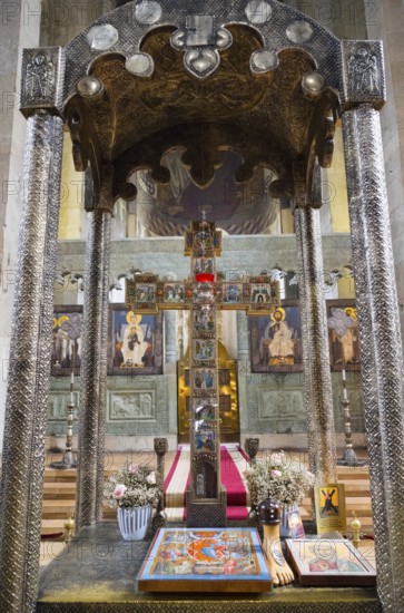 Richly decorated church altar with holy icons and cross surrounded by flowers, Svetitskhoveli Cathedral, Svetitskhoveli, UNESCO World Heritage Site, Mtskheta, Mtskheta, Mtskheta, Mtskheta-Mtianeti region, Georgia