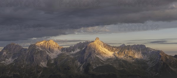 Sunrise on the Mindelheim via ferrata, a mountain range with the three sheep alpine heads up to the Fiderescharte, 2214 m, Allgäu Alps, Bavaria, Germany