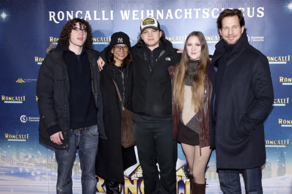 Lennon Heinze, Jackie Brown, Sam Heinze, Lucille Heinze and Thomas Heinze, Premiere Roncalli Christmas Circus, Tempodrom, Berlin 19.12.2025