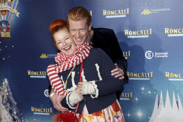 Enie van de Meiklokjes and man Tobias Stäbo, Premiere Roncalli Christmas Circus, Tempodrom, Berlin 19.12.2025