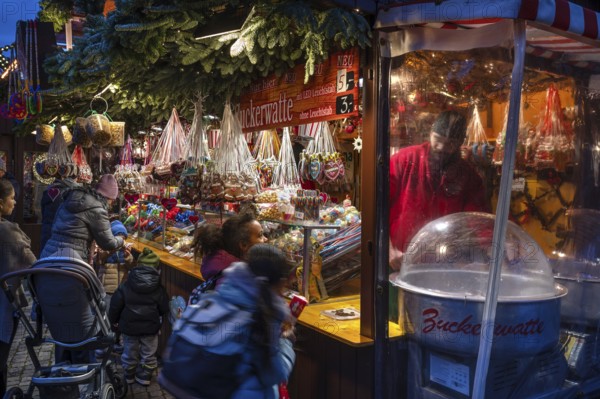 Cotton candy at a candy stand at the Christmas market for children in Nuremberg, Middle Franconia, Bavaria, Germany