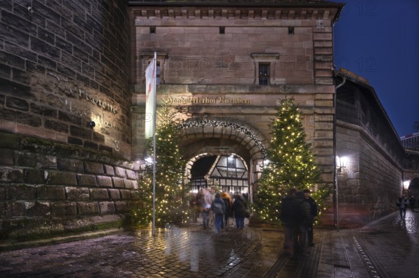 Decorated entrance to the Handwerkerhof during Advent, Königstor, Nuremberg, Middle Franconia, Bavaria, Germany