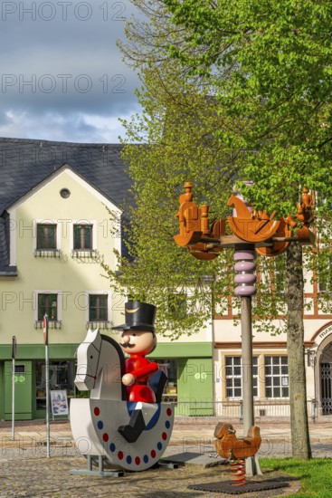 Wooden rider, hussar on a rocking horse, landmark Olbernhauer Reiterlein, Olbernhau, Ore Mountains, Saxony, Germany