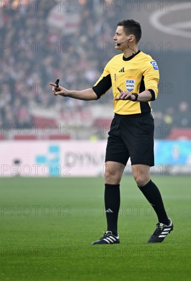 Referee Daniel Siebert Gesture MHPArena, MHP Arena Stuttgart, Baden-Württemberg, Germany