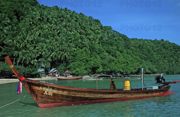 Bamboo huts, longtail boat on Ko Phi Phi Don beach, two years in front of the tsunami, Thailand, December 2002, vintage, retro, old, historic