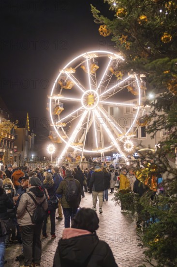 Illuminated Ferris wheel with people at a Christmas market in a festive atmosphere, Weihnachtsmark Nagold, LandkreisCalw, Germany