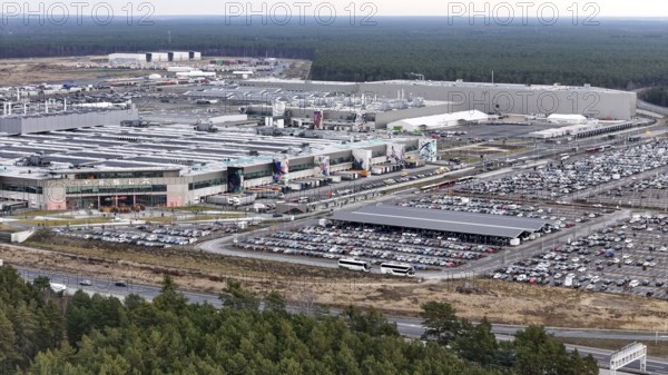 Tesla Gigafactory, Grünheide, 19.12.2025, Grünheide, Brandenburg, Germany