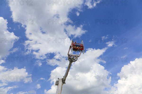 No limit carousel, fairground in Friedrichsau Ulm, folk festival, hustle and bustle, fair, amusement park, amusement attraction, ride, blue sky, clouds, Ulm, Baden-Württemberg, Germany